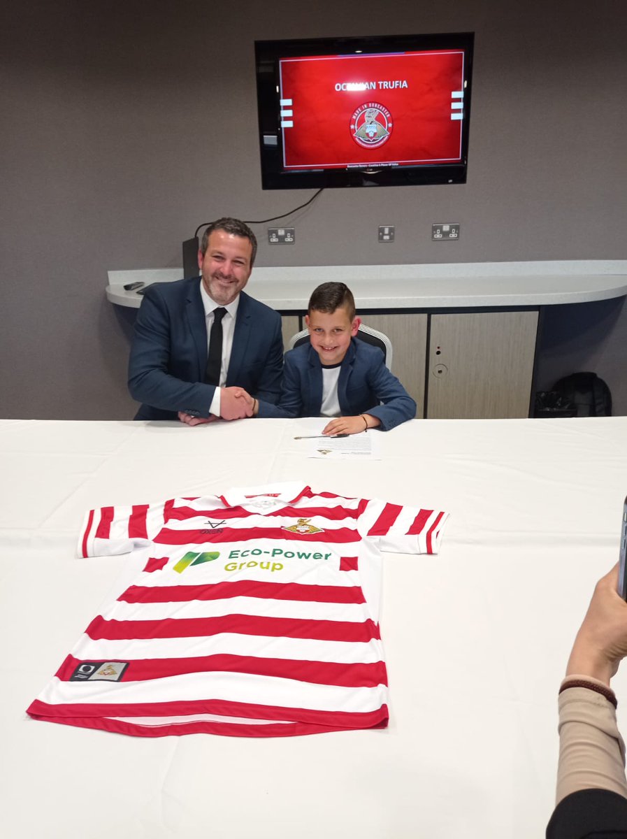 MTrufia's tweet photo. @AstreaPromise very proud of my son ,good luck in the future! @EnglandFootball @MrsLWalkerPE1 @AstreaSheff_PE  @astreaacademies ⚽️⚽️⚽️⚽️⚽️🤝👍👌 https://t.co/b2j4T5E8zj