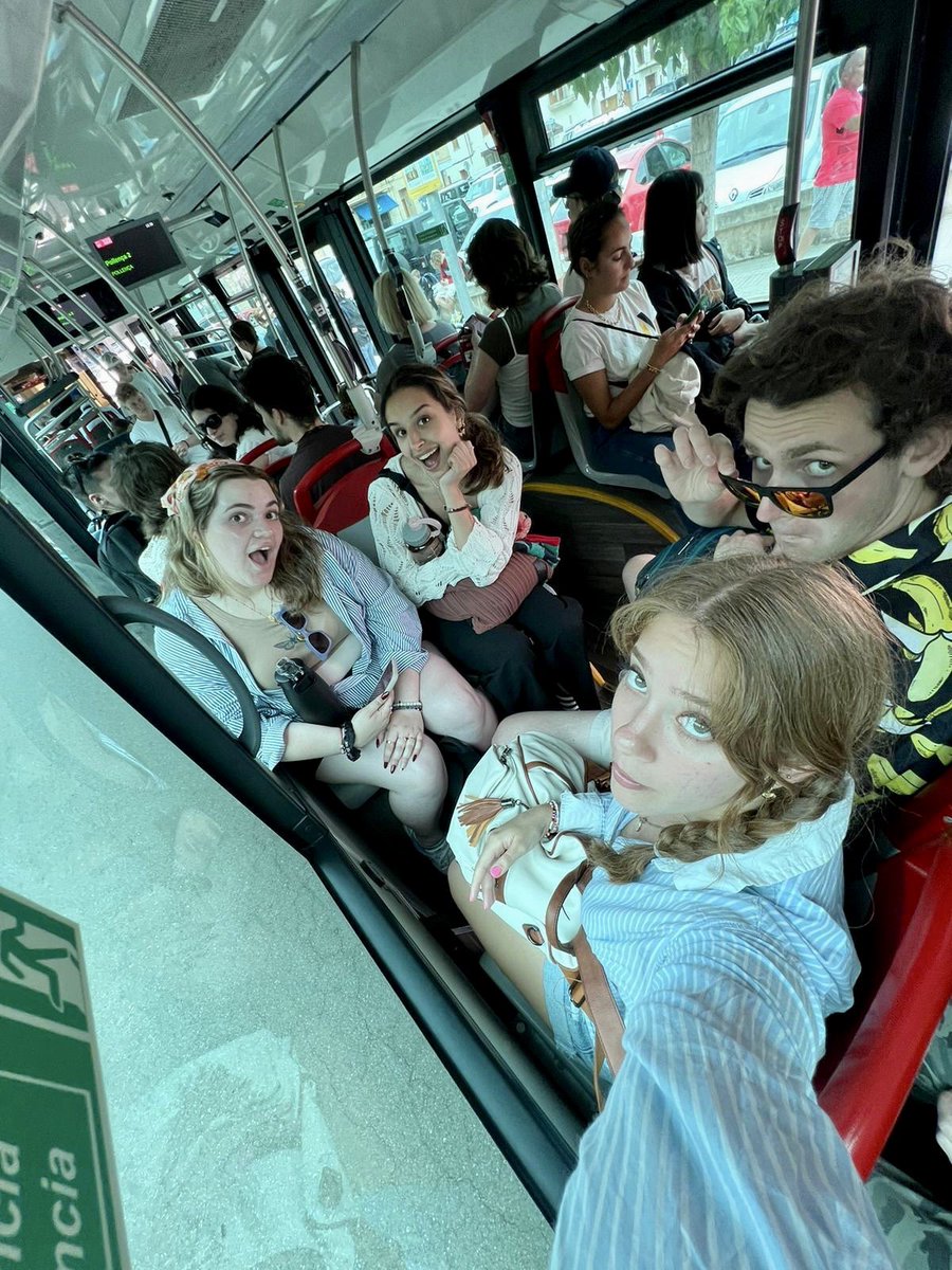 AbsoluteInterns's tweet photo. Just some of our fave photos of our @EmersonCollege students enjoying their #internship in Spain ✨🇪🇸

#globalinternship #internlife #internabroad #internationaleducation https://t.co/xHkWExVfiG