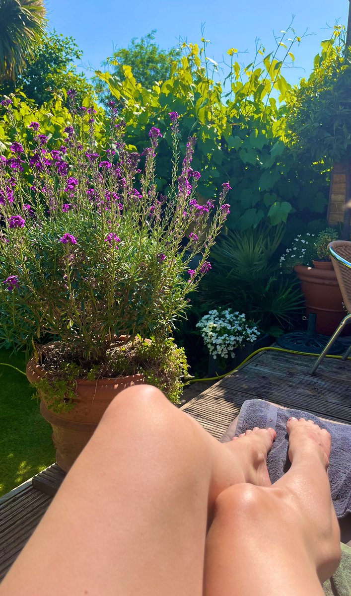 LaurantoniautiC's tweet photo. ~ That time again. βοΈπΆβ¨ Pre running tan up. ~ππ»ββοΈβοΈβ¨
~
#summer #summersun #zenmoment #prerun #suntanning #tanonthego #beautifulnature https://t.co/8u7eLFMGOe