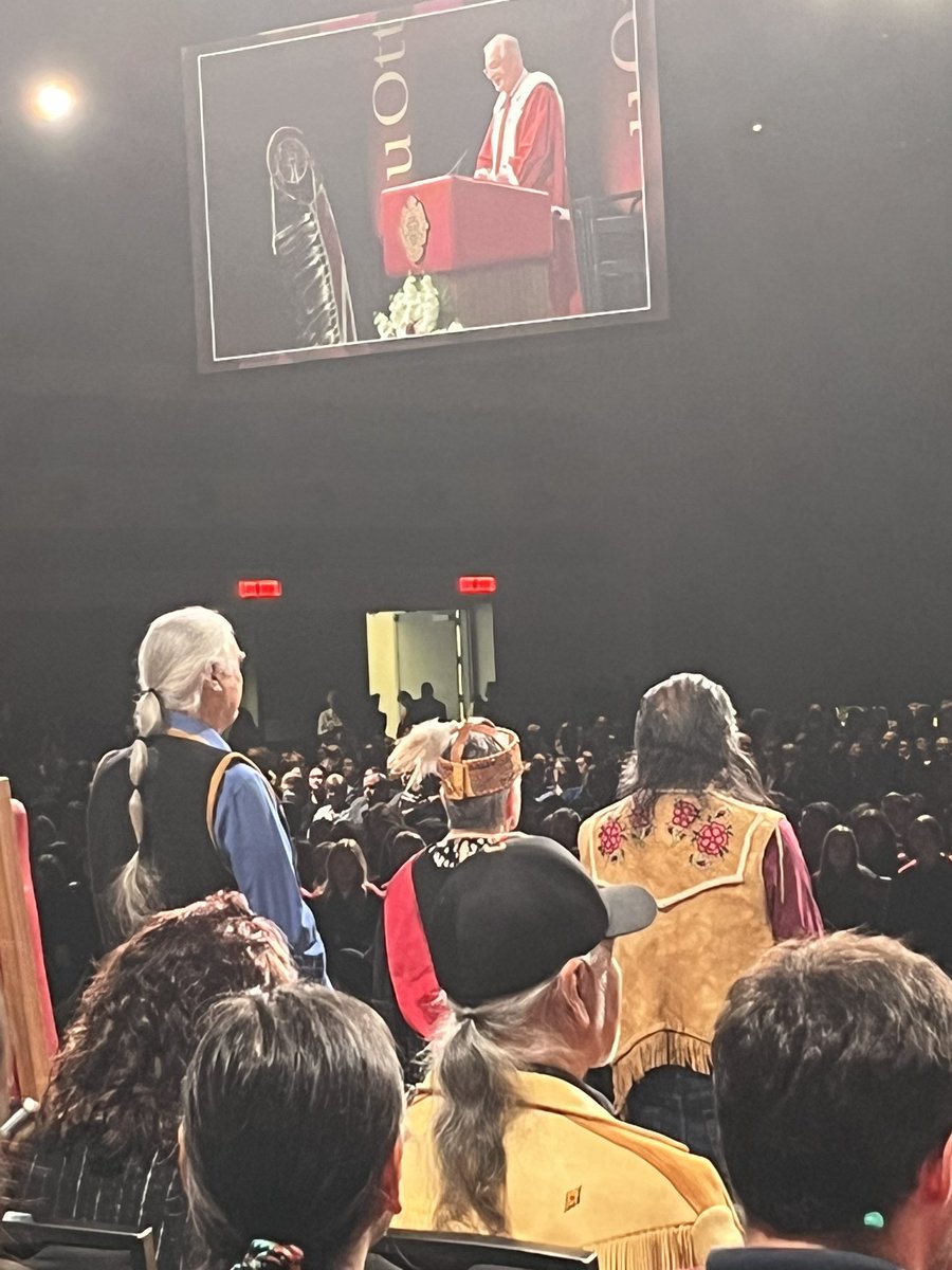 cvquiroga's tweet photo. Une collation des grades mémorable @uottawa  aujourd’hui  ! La cérémonie d’installation de la chancelière Claudette Commanda de la Première Nation Kitigan Zibi Anichinabeg : toute une inspiration !!! https://t.co/XbuiGlIo66