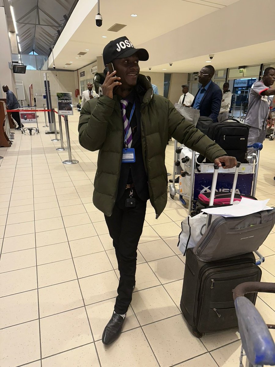 junisak's tweet photo. I'm in love with the view 20000ft above sea level. Hey @Europarl_EYE @junisak the Director General of @asilyasil is on his way to #Strasbourg, #France
#notyourregular
#CovenantHighways
#doingsgetlevel
#eye2023
@MFAIC_SL
@EUinSierraLeone
@EuropeanYouthEU
@Europarl_EN https://t.co/VRbUB9Z67E