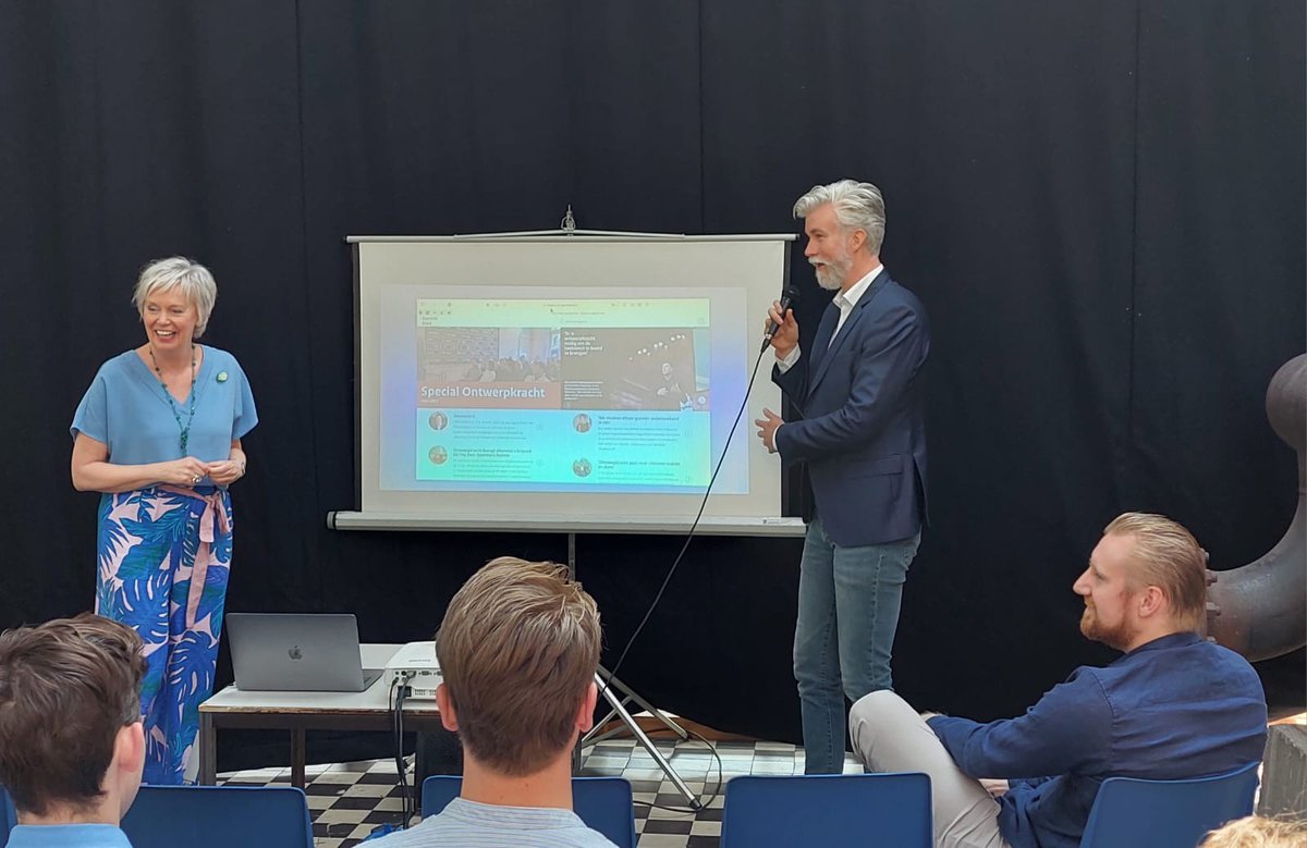 AgendaStad's tweet photo. Vandaag presenteerden we tijdens een inspirerende bijeenkomst van onze #CoP van City Deals in Eindhoven de Special #Ontwerpkracht, vol interviews met ontwerpers en ambtenaren, over de meerwaarde van ontwerpdenken in beleidsinnovatie. Lees ‘m hier: https://t.co/4eNDGwFROd https://t.co/3HM2dH58Jt
