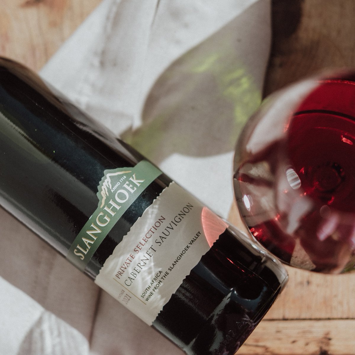 Looking for a mouthwatering pairing? Try Cabernet Sauvignon with a juicy Grilled Ribeye Steak! 🍷🥩

#winelover #slanghoek #breedekloof #wine #redwine #CabSav #vinay #winetasting #winestagram #winery #winepairing #wineoclock #winefarm #sommelier #vinho