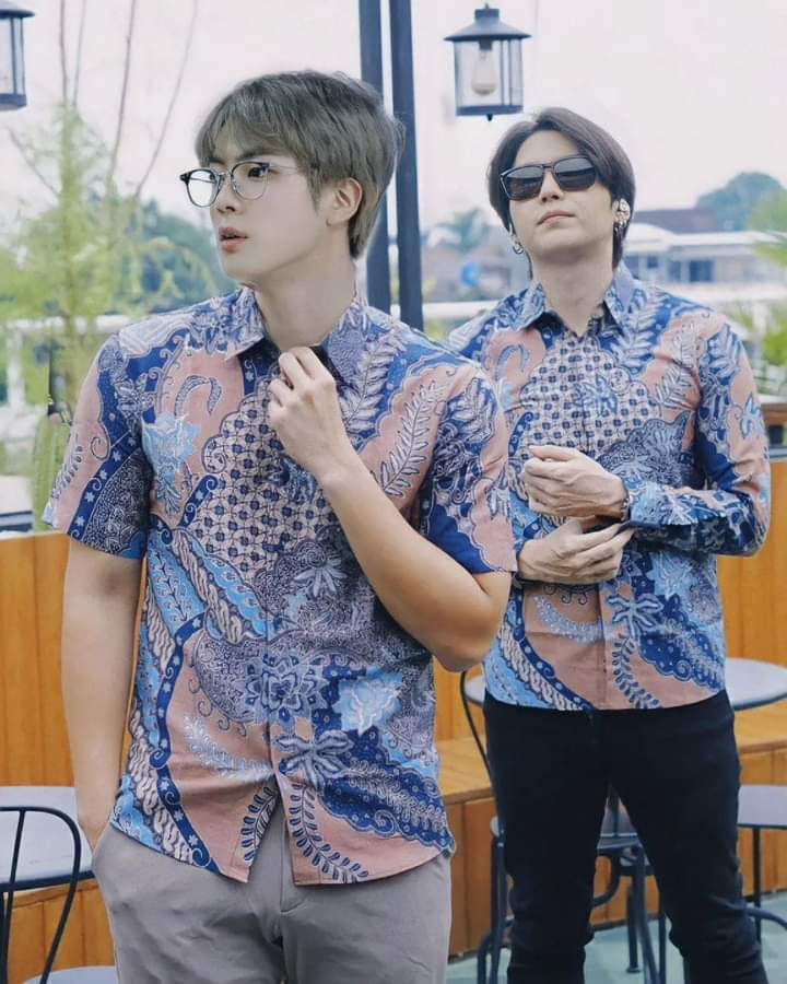 Tinatembem1's tweet photo. Ketika Mas ganteng dan Mas Agus melokal #Jin #SUGA #BTS10thYearAnniversary https://t.co/l9ahWQEVEf