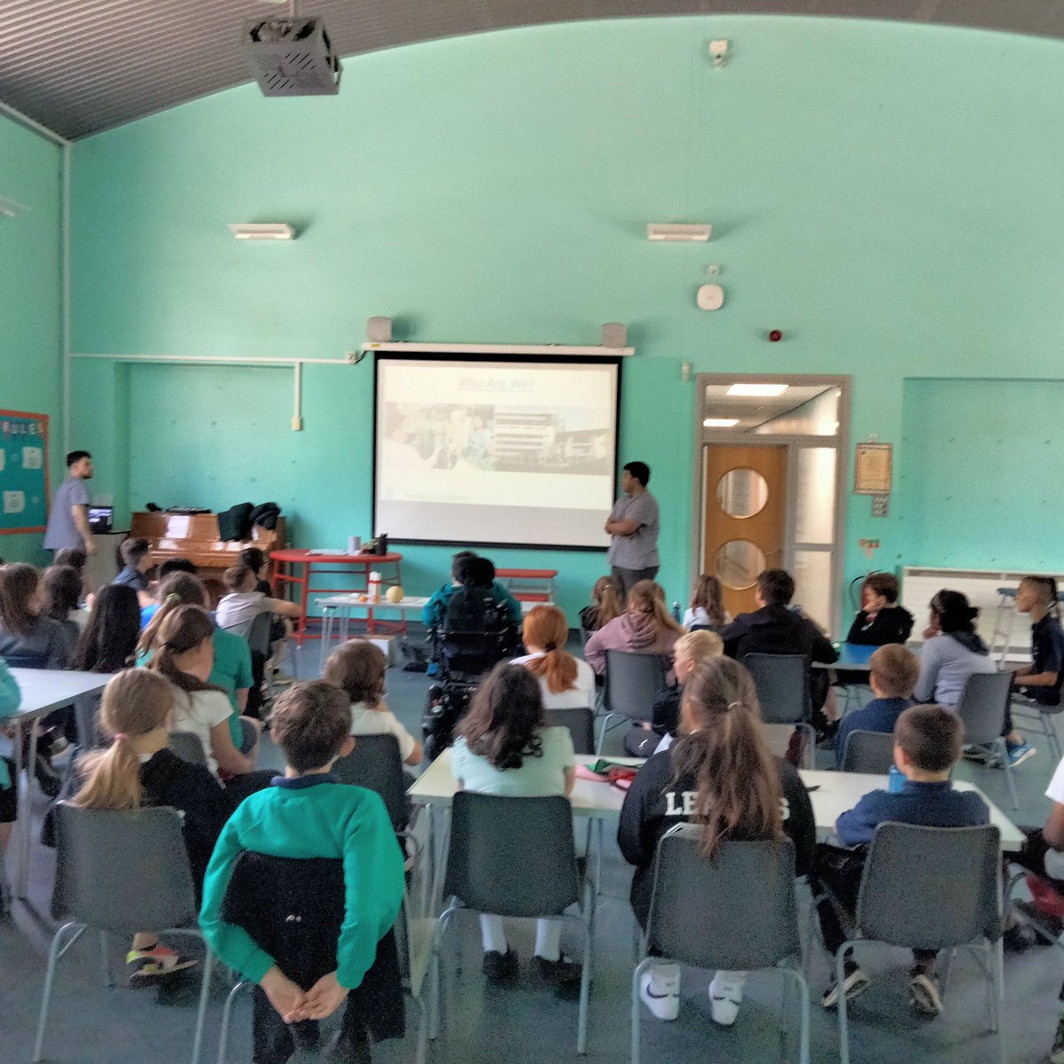 ovpsdosbarth14's tweet photo. Yesterday we had a great session with some trainee doctors who were inspiring us to go into a career of medicine @OgmoreP @OgmoreE https://t.co/ClEO6xC9Eh
