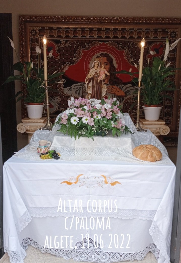 En 1989 se reguló laboral el jueves del #Corpus, en 1990 la CEE emitió documento de traslado de la celebración al domingo. Y hoy jueves (60 días tras la Pascua) es el día tradicional
Fotos de custodias de s.XVII -desaparecida- y s.XX y uno de los altares en 1970 y 2022 d #Algete