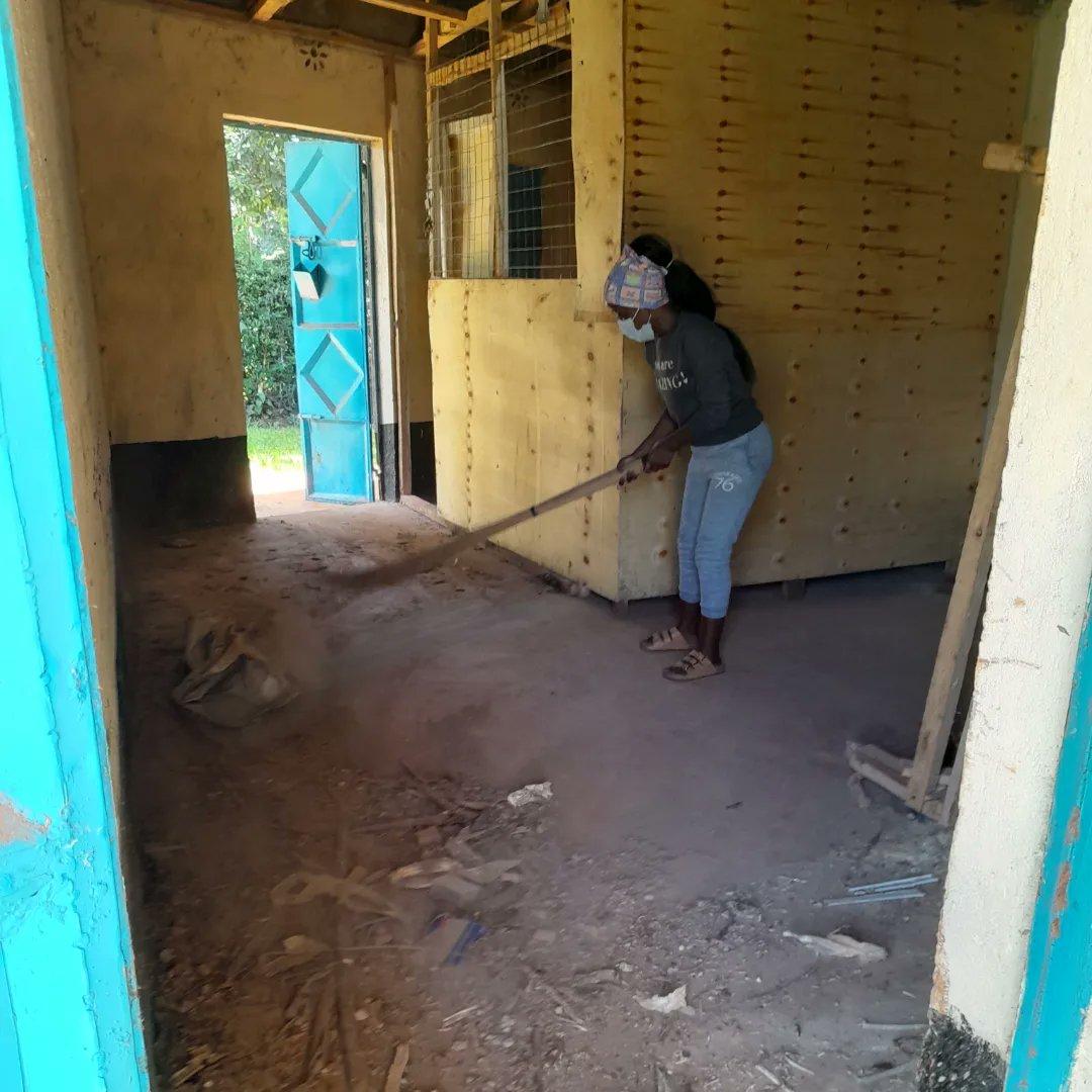 umunduartivism's tweet photo. Day 2: Renovation of our Umundu Center continues. We're getting ready to host a survivor of sexual and gender based violence for 6 months. 

We will use the space as our office, arts center, rescue center, and as a production site for our products. 
#RescueCenter https://t.co/7UhZEynPZf