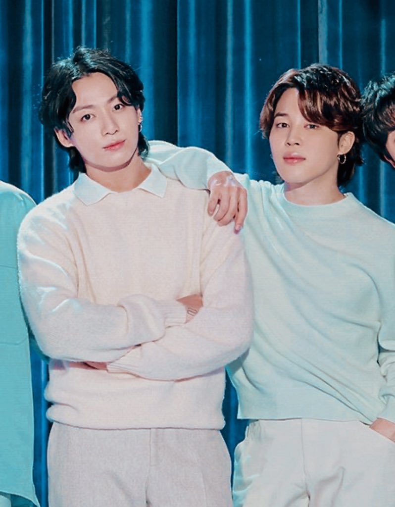 kookmindailys's tweet image. LOOK AT THIS JIKOOK