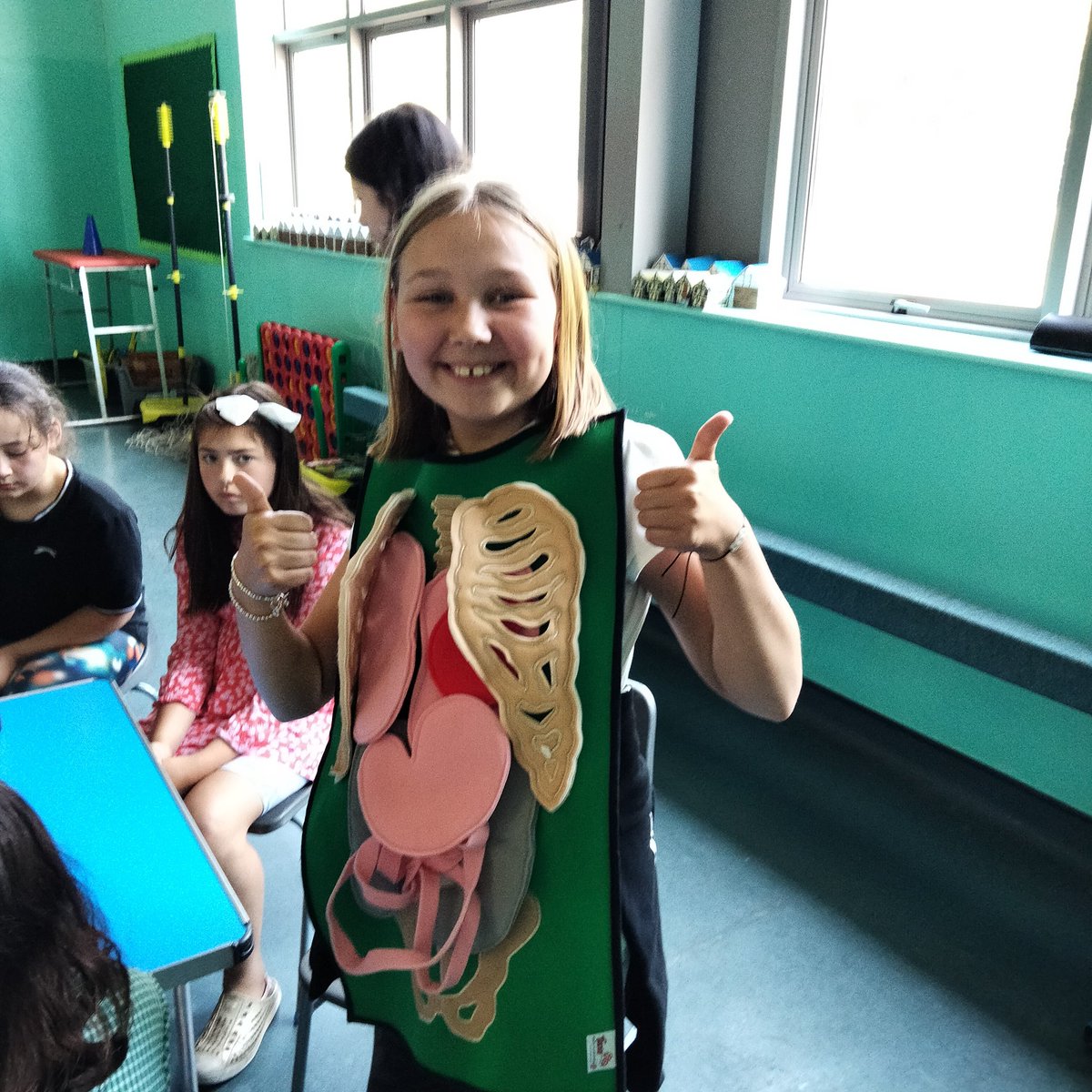 ovpsdosbarth14's tweet photo. Yesterday we had a great session with some trainee doctors who were inspiring us to go into a career of medicine @OgmoreP @OgmoreE https://t.co/ClEO6xC9Eh