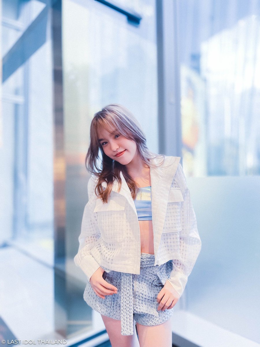 bya28's tweet photo. [Outfit] Nachanya Meta Paradise
- Pixel Jacket ฿3,550
- Smock Denim Hot Pants ฿2,250
- Holographic Crop Top Bra ฿1,850
https://t.co/VJFDE7iO7K
---
#MinnieLastIdol #LastIdolThailand
#SRTX9 #SRTX7 #THESRT https://t.co/7xdCRoIDyN