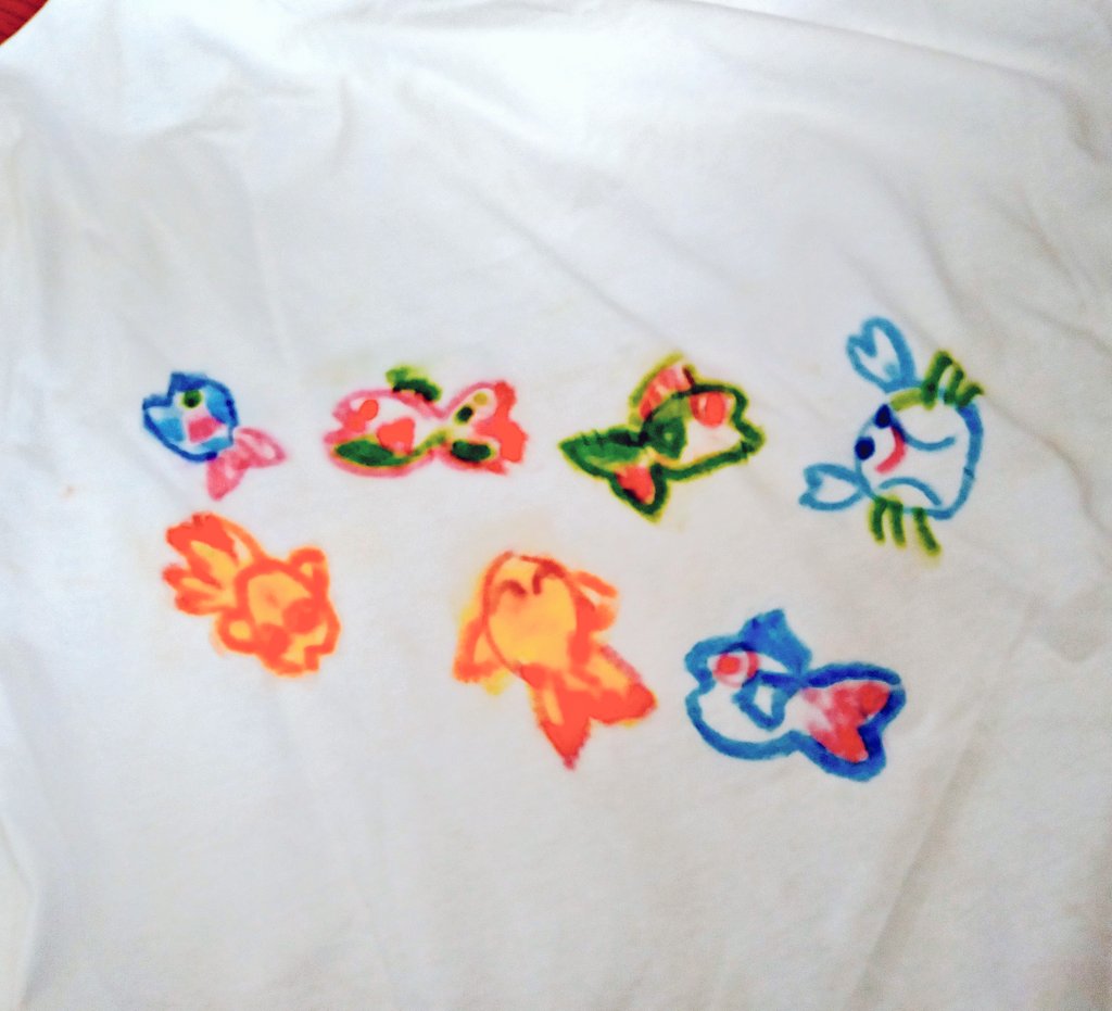 この間のデザフェスで買ったTシャツ、会社に着ていったらめたんこほめられたから、見てみてするよ(^^)✨のえるちゃん(5)の落書きらしい。
背面のカニ🦀が推し(*´･ω･｀)b https://t.co/PSbFvUnHns