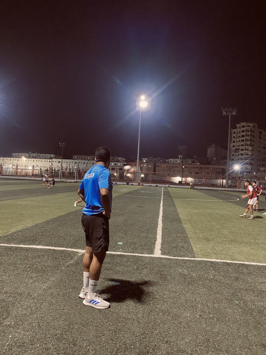 النجاح يصيب من يحاول ويستمر في المحاولة بطريقة تفكير إيجابية ...عليك تعلم قواعد اللعبة، ثم تلعب أفضل من الباقين...🤝