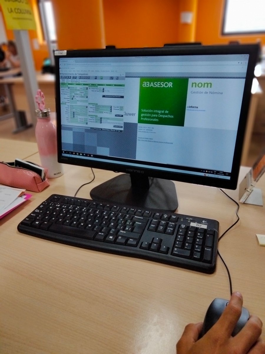 TerrissalSLS's tweet photo. Estem realitzant noves contractacions de personal des del departament de Recursos Humans ✍️💪. #empresasilmulada #josocsefed #fundacioinform #programasefed #sefedterrissal https://t.co/YpZwQESjLI