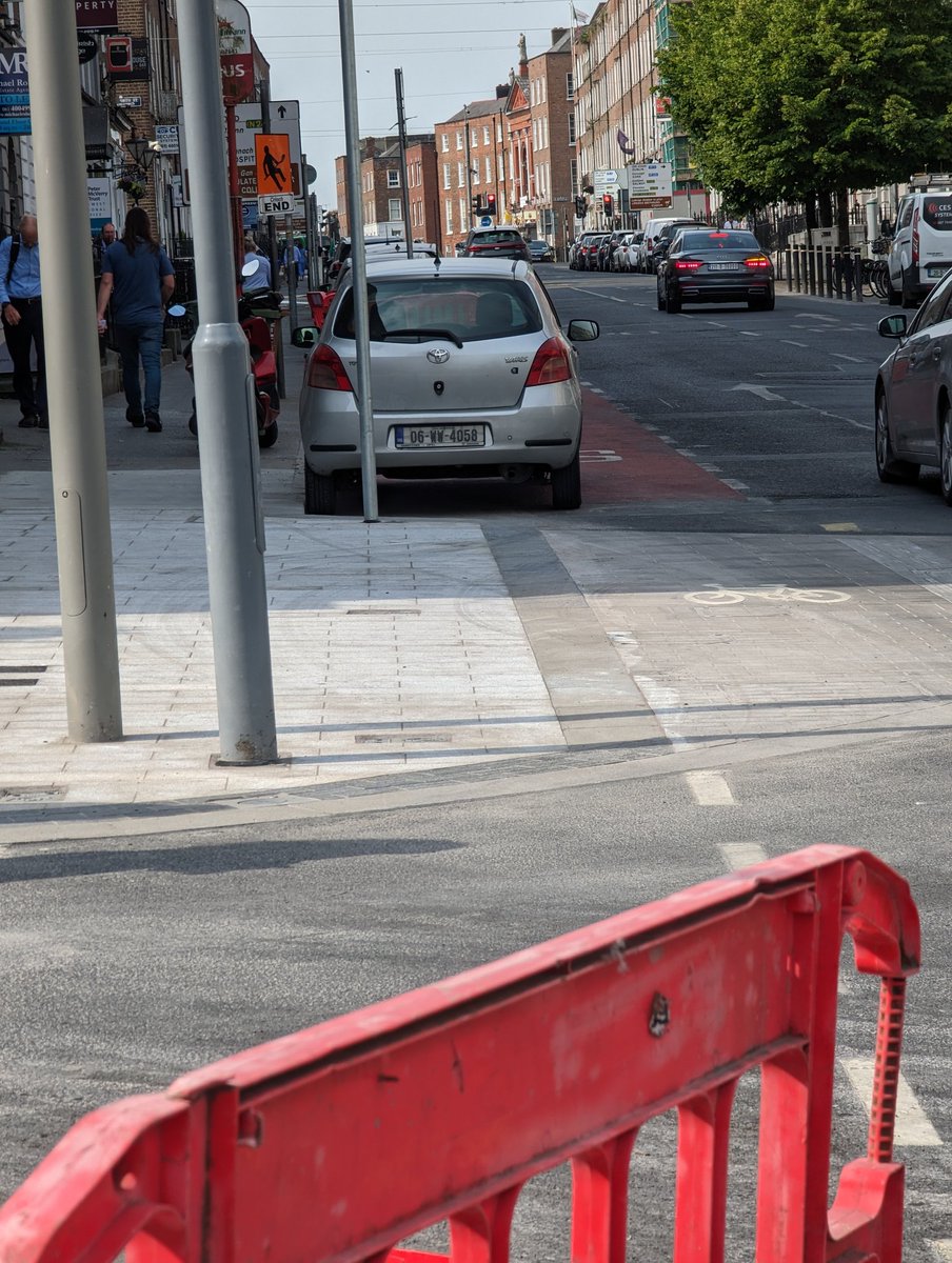 BadParkingLK's tweet photo. Blocking the bus stop on O'Connell St, motorbike parked on footpath. #YPLAG #badparkinglk #ThinkBeforeYouPark #LimerickEdgeEmbrace #fixlimerickbus @LimerickCouncil @GardaTraffic https://t.co/fpyvZ3u0up