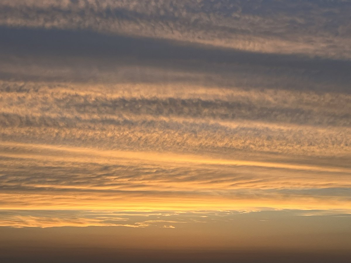 knana_99's tweet photo. 今の空✨ https://t.co/mFTEiJ3It0