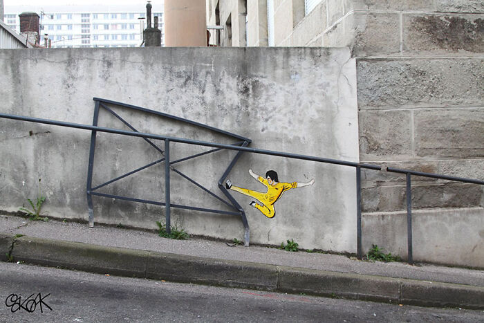 creapills's tweet photo. Toujours un plaisir de (re)découvrir les créations de l'artiste @Oakoak_art qui joue avec l'espace urbain avec créativité 💡 https://t.co/yWipQtvNAg