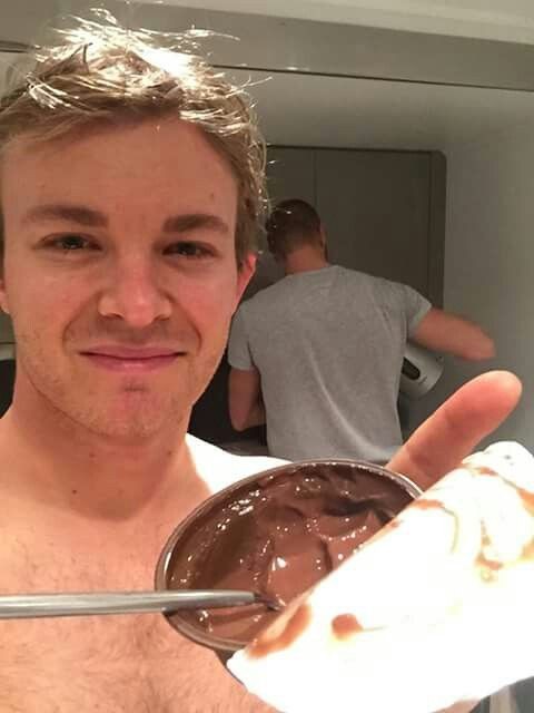 #f1twtselfieday şu sıralar Rosberg kafasındayız