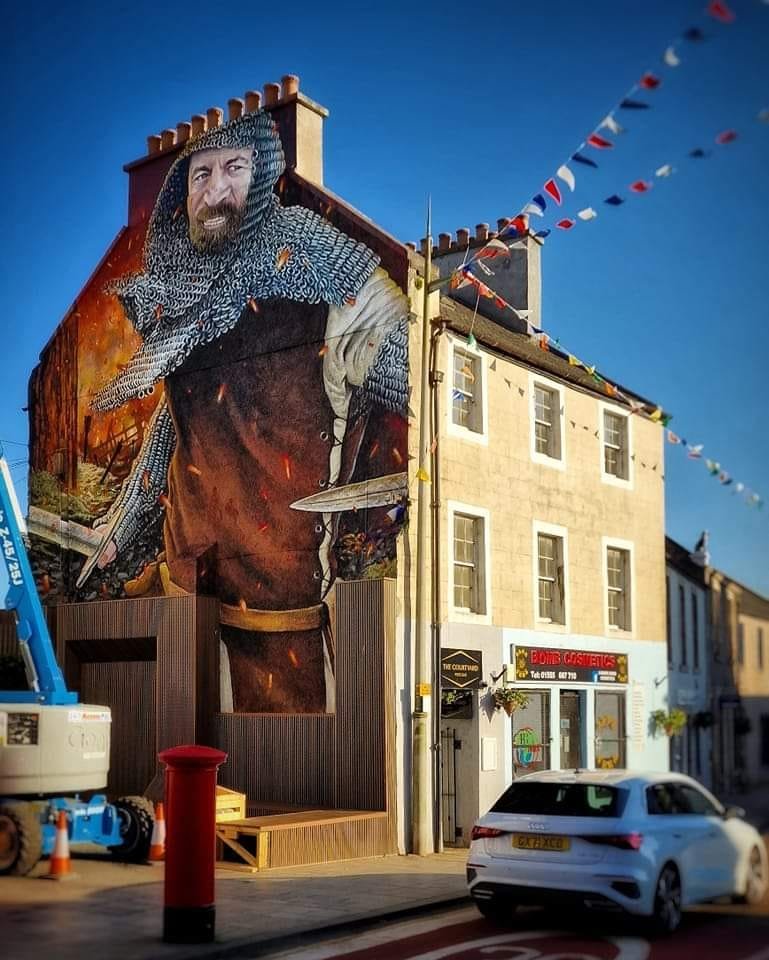 Cracking new mural of William Wallace in Lanark.
Unveiled in time for their annual gala day today.
@SouthLanCouncil 
@LanarkLanimers
