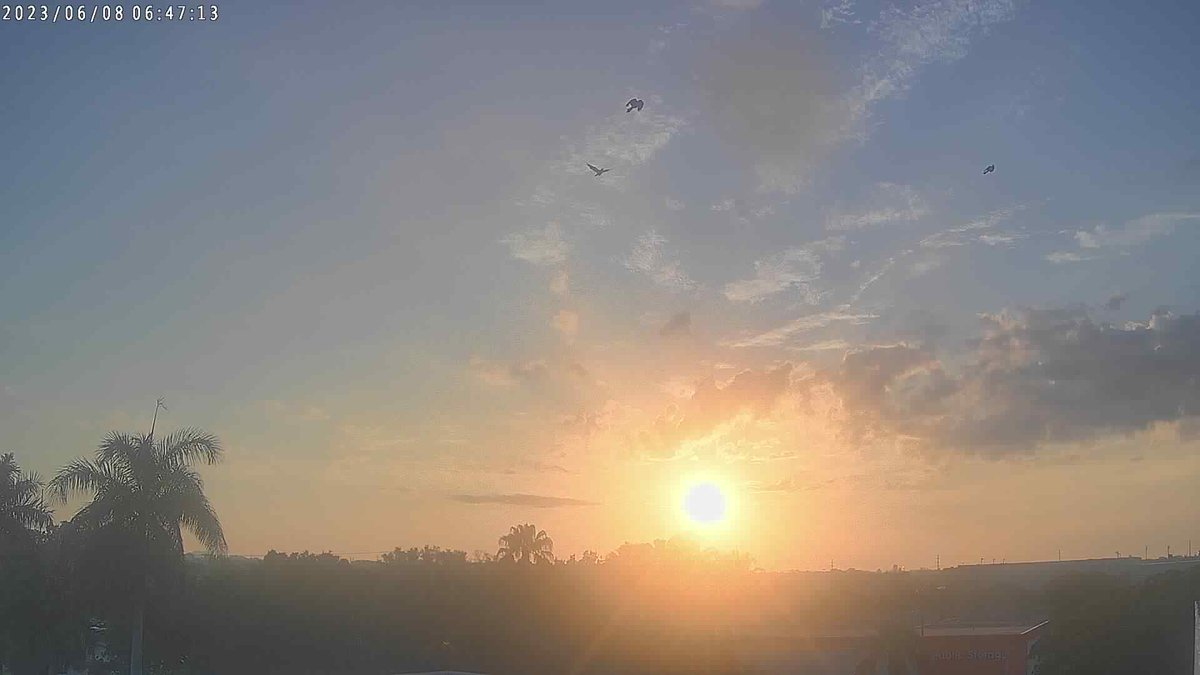 WXELWeatherSTEM's tweet photo. FPR WXEL South Florida PBS at sunrise and it's 75.7 F. https://t.co/ZXgVrrdq4X