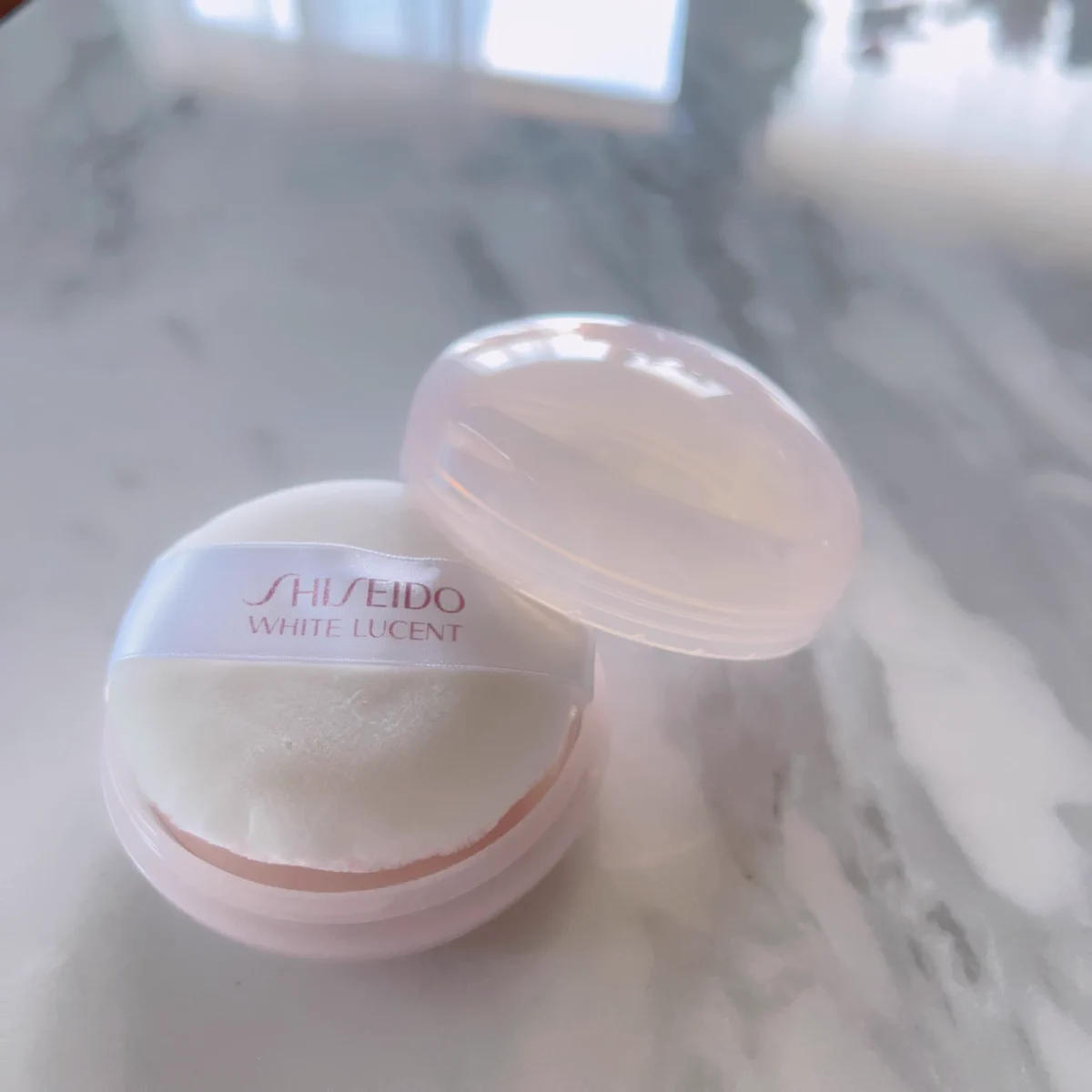 美容皮膚科で働いてる友達から伝授されたパウダーが最高なのよ。「資生堂ホワイトルーセントのスキンケアパウダー」