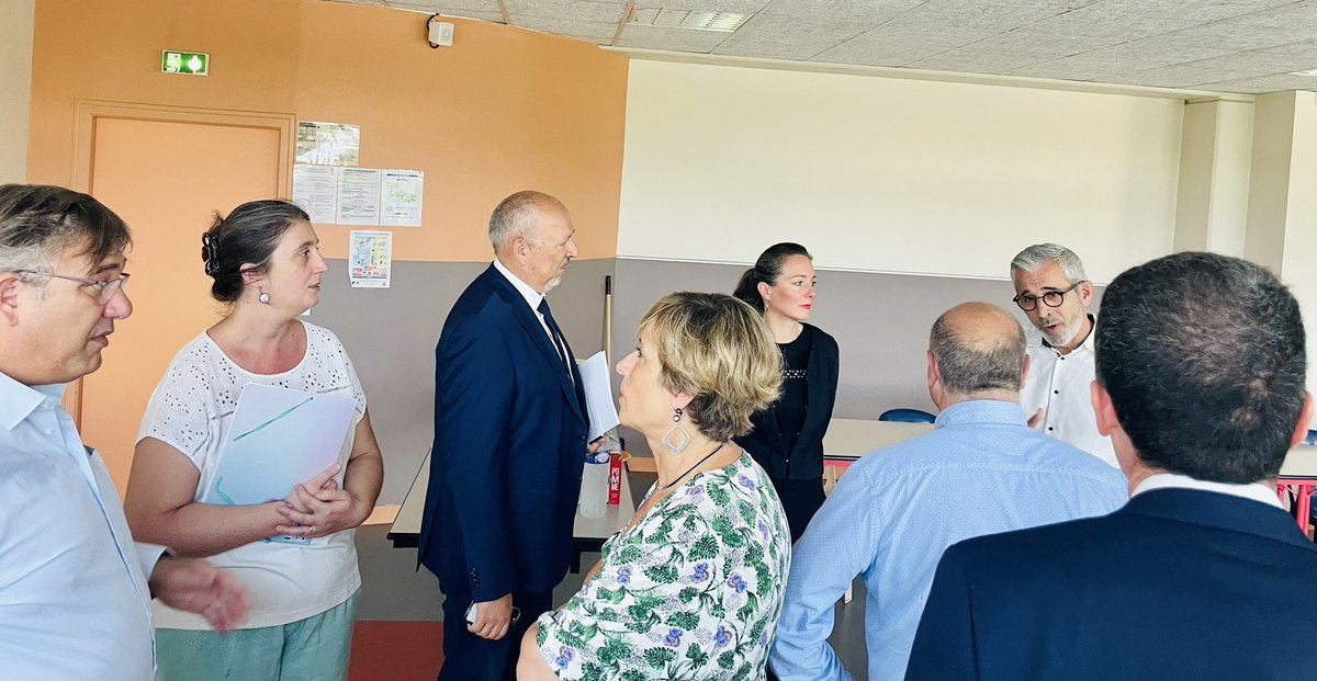 #RETEX Opération « Classe en entreprise » à <a href="/CJeanvilar/">Collège JeanVilar</a> avec les 4ème, en présence de <a href="/BndicteRobert/">Bénédicte Robert</a> <a href="/v_guggiari/">Guggiari Véronique</a> <a href="/YannickThevenet/">Yannick Thevenet</a> 
💬 des élèves et de l’entreprise #STEF , partage avec les enseignants pilotes. 
#ParcoursAvenir