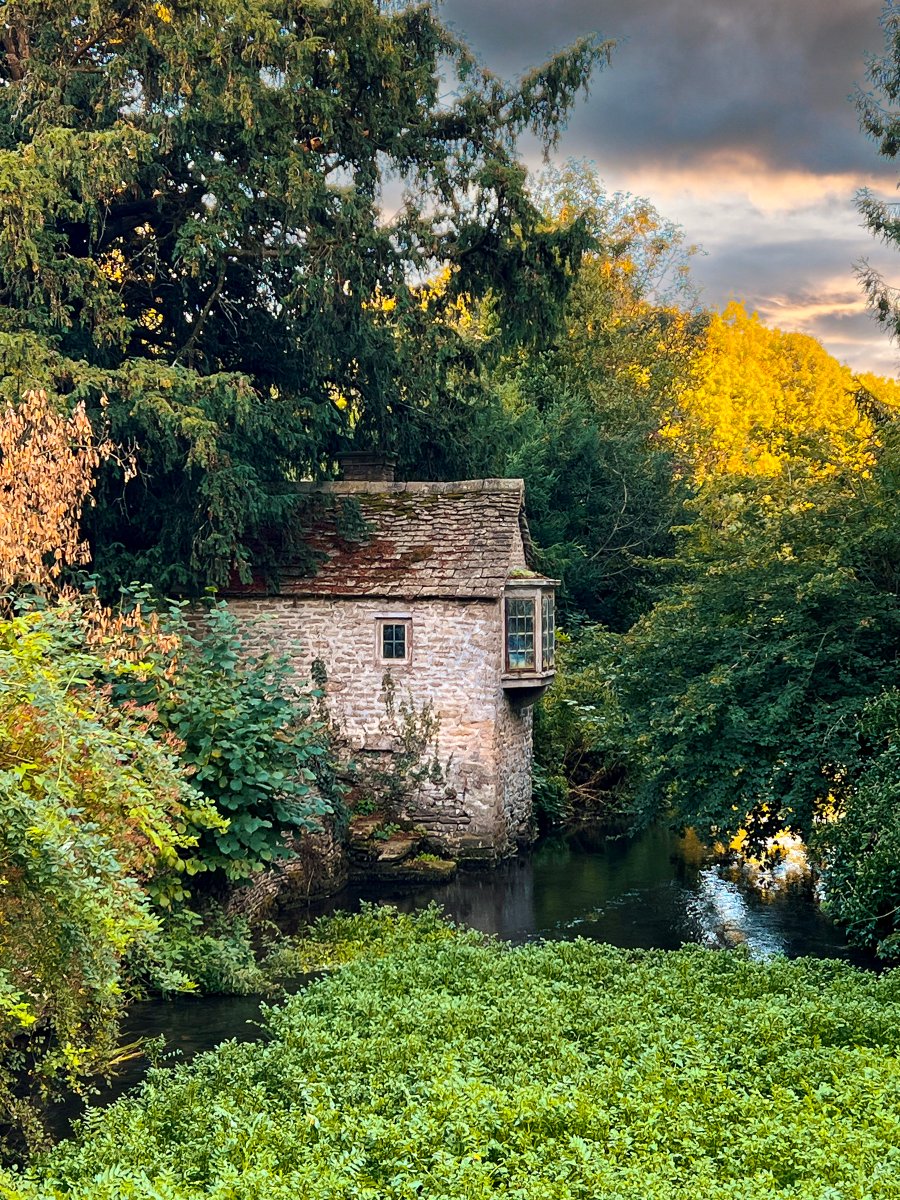 Small Cotswold villages with immense treasures.

#cotswolds #cotswoldbuyingagent #sunsets #localagent #househunter #propertysearch #notforsale #walks #walking #explorewithme #buyingagent
