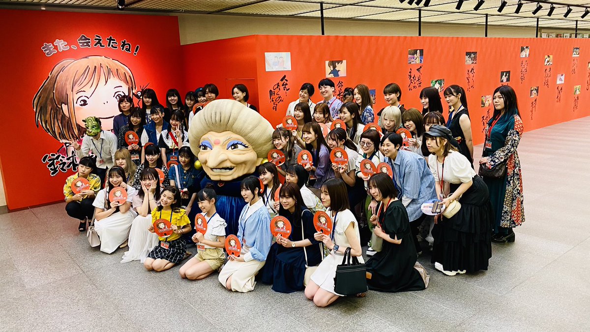 mike_fuk's tweet photo. 6月9日(金)開幕の『 #鈴木敏夫とジブリ展 福岡展』に、ミッケ！フクオカとたくさんの方々で事前内覧に行って参りました🙌
作品の世界観を体感できる造形物や、貴重な資料の数々をぜひ会場でお楽しみください✨

チケットや詳細は公式サイトにて↓
https://t.co/fW4p4QxqpR
#福岡市博物館 #ミケフク #PR https://t.co/olvds1MWZ8
