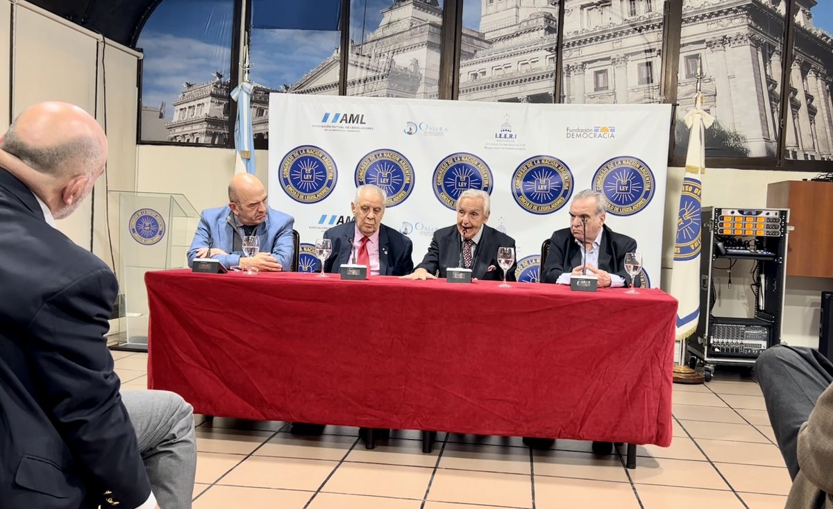 DBarovero's tweet photo. Excelente comienzo del ciclo homenaje a Hipolito Yrigoyen por el 90 aniversario de su muerte coorganizado por @CirculoNacion e @yrigoyeneano @RosendoFraga1 @rafaelmpascual https://t.co/cdxHVUTSyh