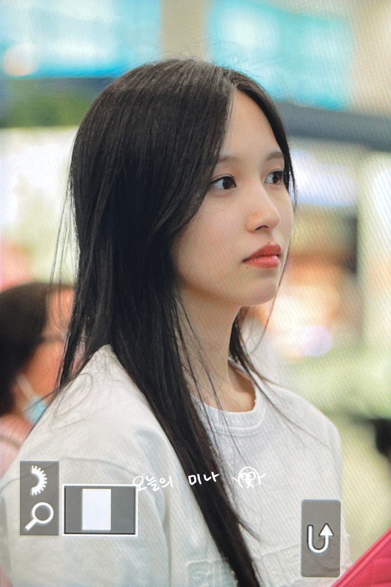 lovemenow_324's tweet photo. 230608 잘가아.......👋
#TWICE #트와이스 #MINA #미나 #ミナ https://t.co/qmfJ6YjVBq