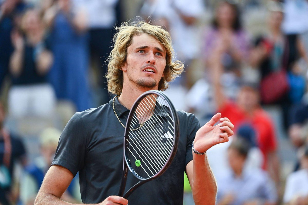 UniversTennis's tweet photo. 🚨 PROGRAMMATION DES DEMI-FINALES HOMMES À #ROLANDGARROS

🗓 Vendredi 9 juin

🕛 15h | Demi-finale 1 : 🇪🇦 Alcaraz ⚡️ Djokovic 🇷🇸

Pas avant 17h30 | Demi-finale 2 : 🇩🇪 Zverev ⚡️ Ruud 🇳🇴 https://t.co/qdPtmKGepN