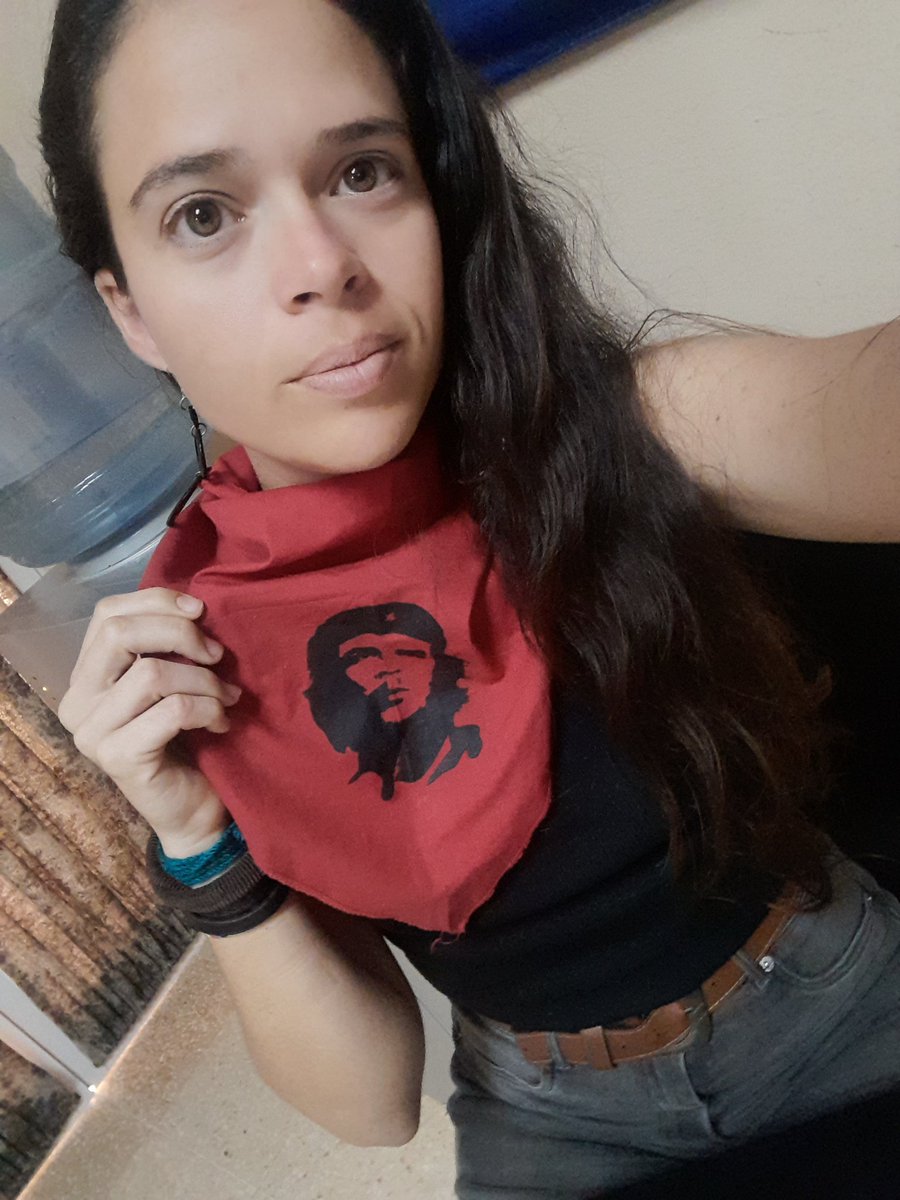 Veronica140891's tweet photo. Y eso de ser como el che es tremendo reto. 
#DeZurdaTeam 
#YoUsoPañueloRojo https://t.co/BBHmptwYUR