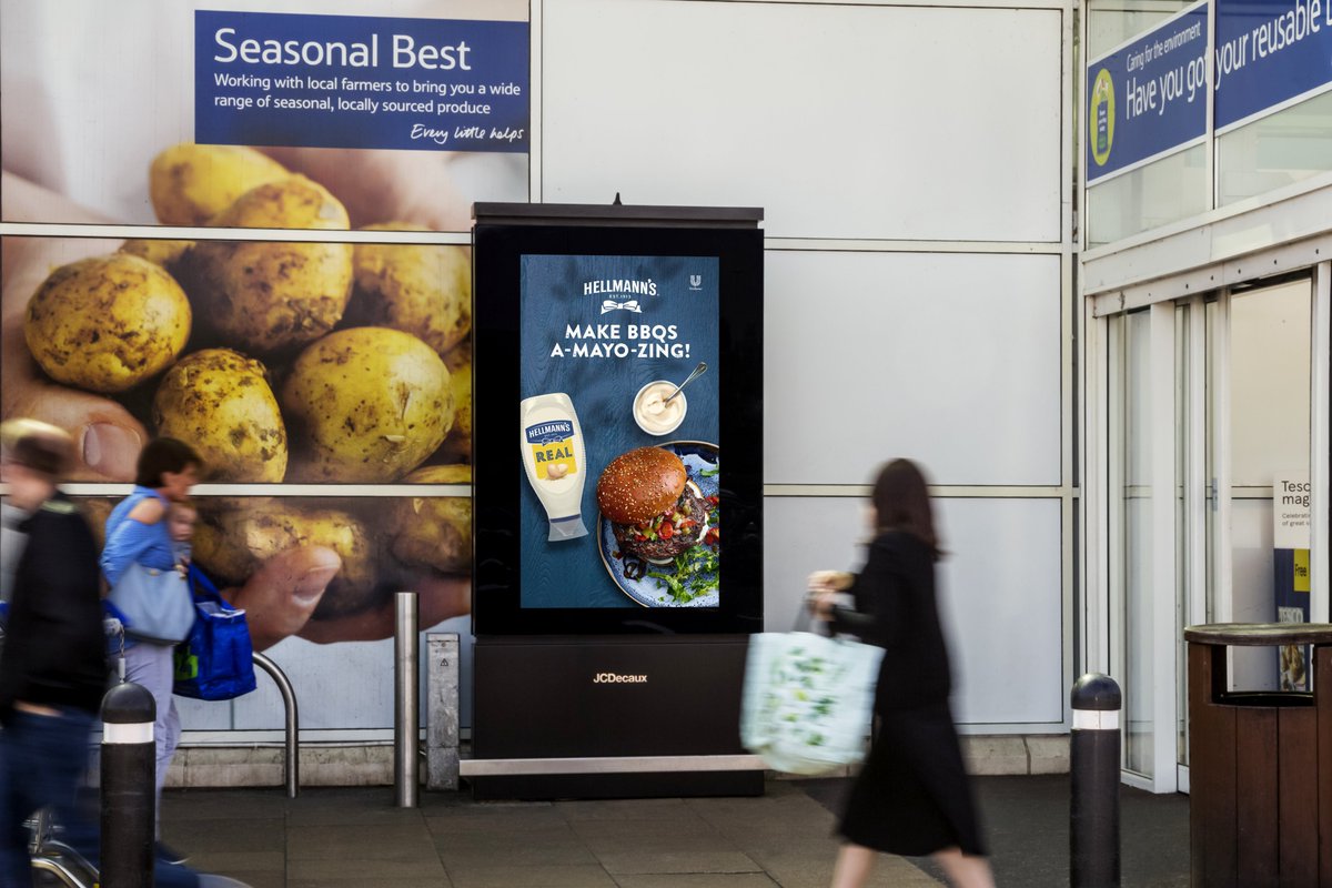 kineticwwUK's tweet photo. A lovely tactical campaign for @HellmannsUK to celebrate National BBQ Week 29th May - 4th June! Just in time for the sun! #OOH #OOHWorks
@mindshare_uk @UnileverUKI https://t.co/aWPb0M0va6