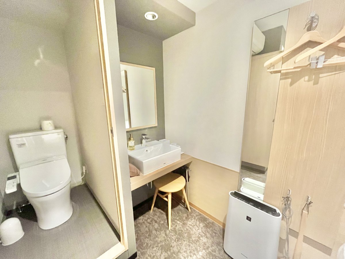 cvsbayhotel's tweet photo. ˗ˏˋ 本館タワー棟　ツインルーム  ˎˊ˗

🛏大きさ：17㎡
🛏セミダブルベッド2台
🛏バス・トイレ別
🛏電気ポット・マグ・加湿空気清浄機付き

ちょっと広めのお部屋でゆっくりおくつろぎい��だけるお部屋です！無料Wi-Fiもございます😀
この機会に是非ご利用下さいませ。

#cvsbayhotel #ホテル #ツイン https://t.co/nH7Owj2G1Y