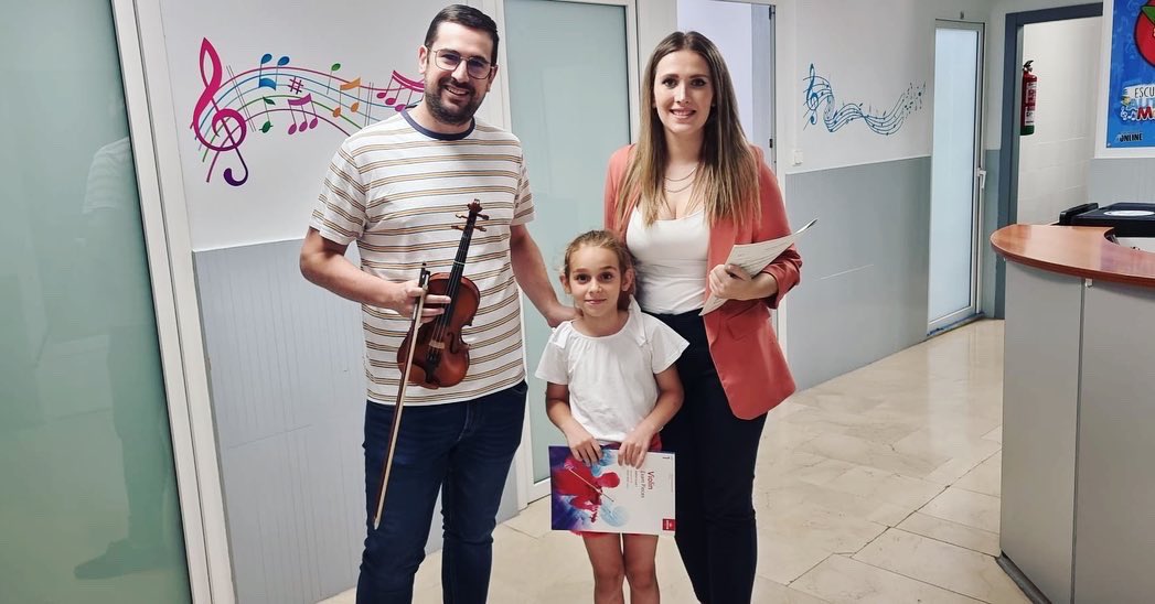 cemmecjaen's tweet photo. 🥳¡¡Exámenes de la @abrsmmusic terminados!!
.
40 estudiantes que han sido examinados por un profesor de Inglaterra para conseguir la Titulación Internacional en Música. ¡Enhorabuena a todos/as y ahora a esperar las notas!💪🏼💙
.
#orgullocemmec #cemmec #abrsm https://t.co/p5DQsoSJ3u