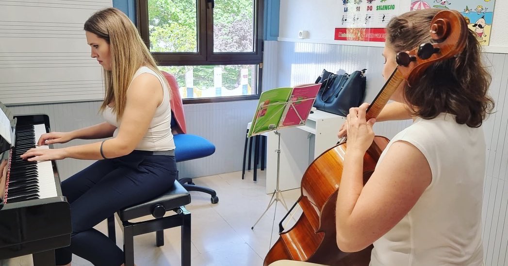 cemmecjaen's tweet photo. 🥳¡¡Exámenes de la @abrsmmusic terminados!!
.
40 estudiantes que han sido examinados por un profesor de Inglaterra para conseguir la Titulación Internacional en Música. ¡Enhorabuena a todos/as y ahora a esperar las notas!💪🏼💙
.
#orgullocemmec #cemmec #abrsm https://t.co/p5DQsoSJ3u