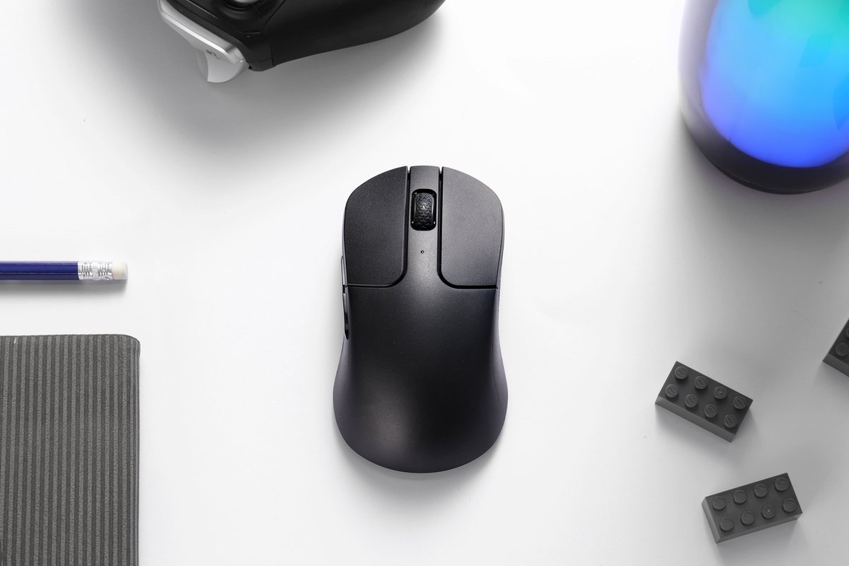 KeychronMK's tweet photo. The M3 mini has all the best features in an ultra-lightweight body at only 55g. It supports wireless 2.4 GHz and Bluetooth 5.1 connection, ideal for any scenario, whether at work, gaming or on the go👉🏻https://t.co/PE4yPdmBhD
#KeychronM3Mini #keychron #wirelessmouse #opticalmouse https://t.co/OPjtbhbzMi