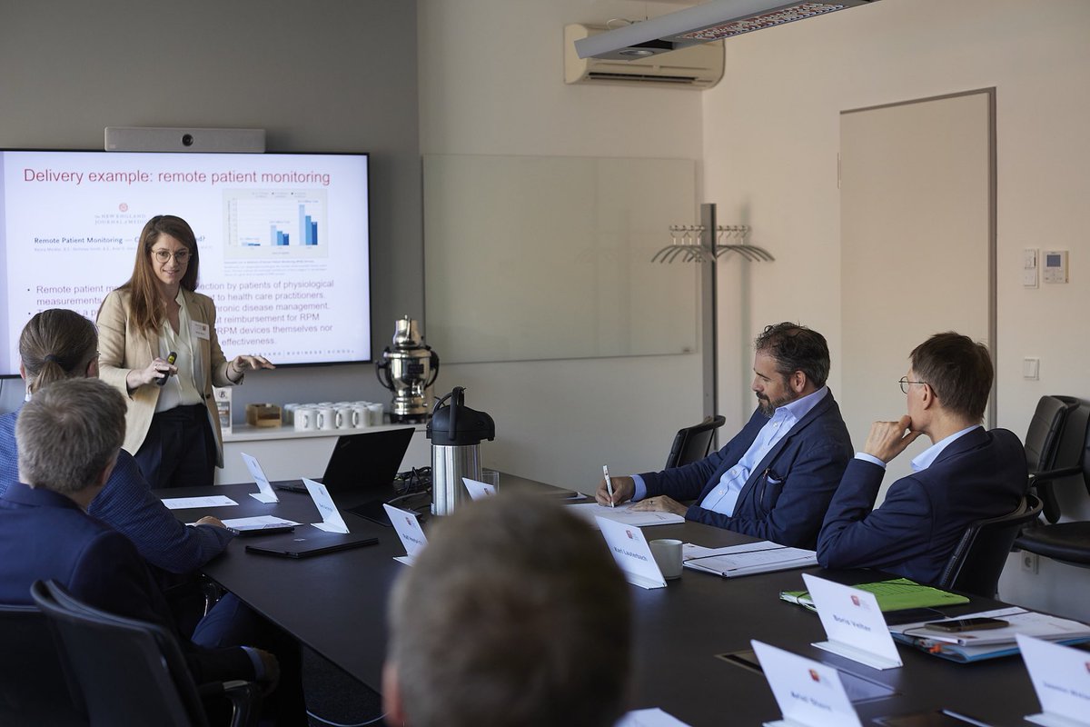 Heute Besuch am ⁦Hasso Plattner Institut <a href="/HPI_DE/">Hasso-Plattner-Institut</a>⁩. Gute Nachricht: Hier werden weltweit erstklassige KI Modelle in der Medizin entwickelt. Schlechte Nachricht: fast nur mit ausländischen Daten, da die Deutschen Daten nicht vorliegen. Das werden wir ändern.