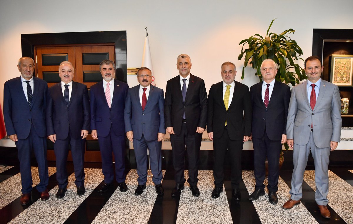 Cumhurbaşkanımız Sayın <a href="/RTErdogan/">Recep Tayyip Erdoğan</a>'ın tensipleriyle Ticaret Bakanımız olarak atanan Sn. Prof. Dr. Ömer Bolat'a, hayırlı olsun ziyaretinde bulunduk.

Sayın Bakanımıza, nazik misafirperverliklerinden dolayı teşekkür ediyor, çalışmalarında muvaffakiyetler diliyorum.

<a href="/omerbolatTR/">Prof. Dr. Ömer Bolat</a>