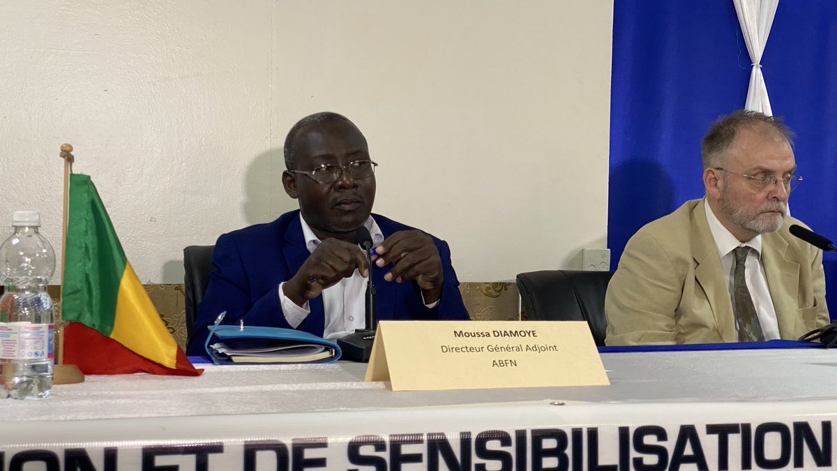 PreefnM's tweet photo. Panel de discussion : Programmes et actions de restauration et de protection du Fleuve Niger aminé par :
ABFN 
PTF
SOCIÉTÉ CIVILE 
SECTEUR PRIVÉ 
Modérateur : le journaliste Robert DISSA https://t.co/NPRMmyFHPo