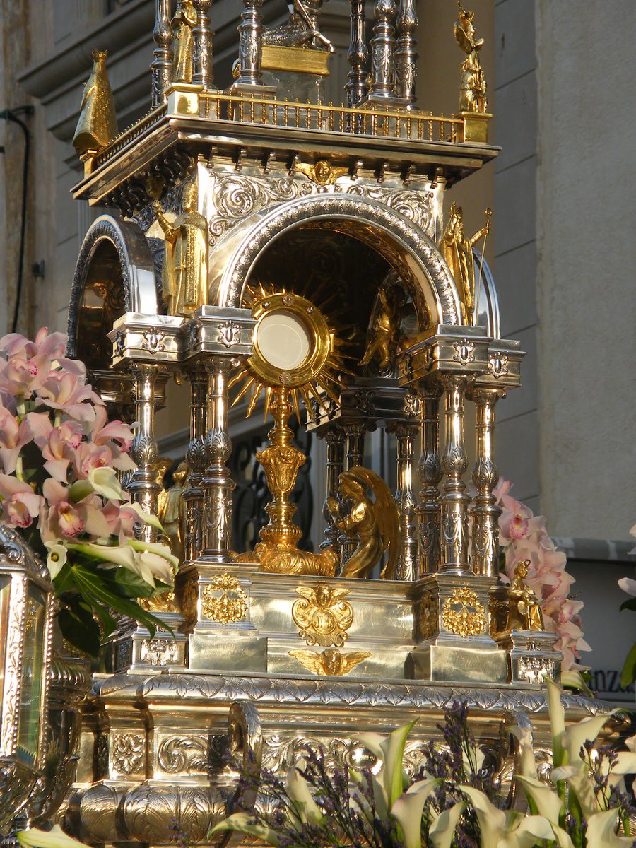 Agrup_Almeria's tweet photo. Hoy celebramos la solemnidad del Corpus Christi.

“Yo soy el pan vivo que descendió del cielo; si alguno come de este pan, vivirá para siempre; y el pan que yo también daré por la vida del mundo es mi carne" (Jn 6, 51) https://t.co/8GGmFPsqu9