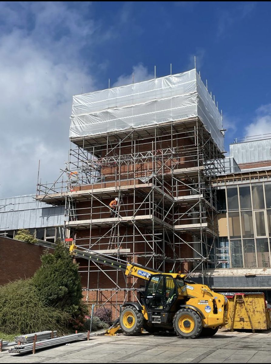 LtdDeva's tweet photo. We’ve been at the Theatre Clwyd since April 2023 💪🏻 Thanks to the guys at BDS for sorting us out with the designs! 
Fantastic work by our lads as always 🔴⚫️

#devascaffolding #designedscaffolding #scaffolding #access https://t.co/jn2KdXV2OL