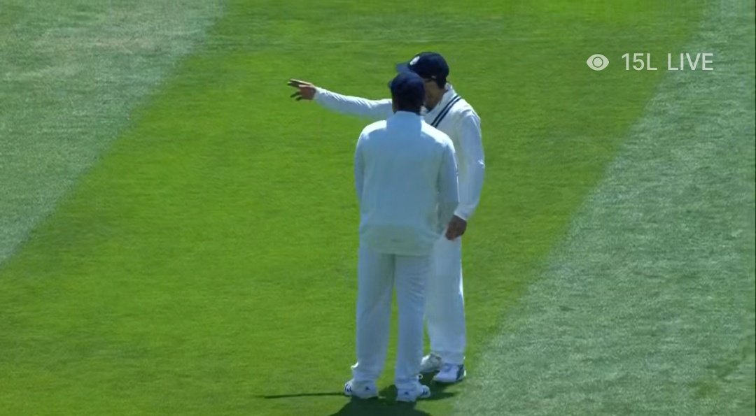 SohelVkf's tweet image. Virat Kohli teaches Rohit Sharma how to do captaincy in overseas Test matches.