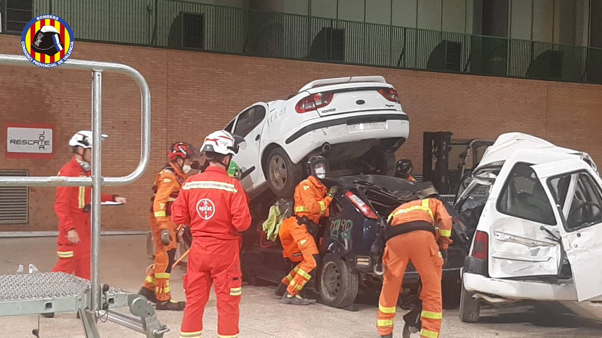 BombersValencia's tweet photo. 👩🚒Els nostres equips, Sagunt i Alzira, ja han realitzat les seues maniobres de hui a #ENRAT2023, amb maniobra ràpida i maniobra estàndard respectivament
👏Demà noves proves en este encontre nacional d'excarceració que congrega representants de tota Espanya
#COMENEX @APRATSPAIN1 https://t.co/1vno0joCML