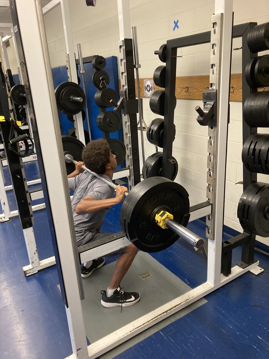 TimRose_'s tweet photo. 6 am crew working hard.
Eli T.
Perry F.
Judah T. @Judahhoops
#BomberStrong https://t.co/tLbIGIVdRe