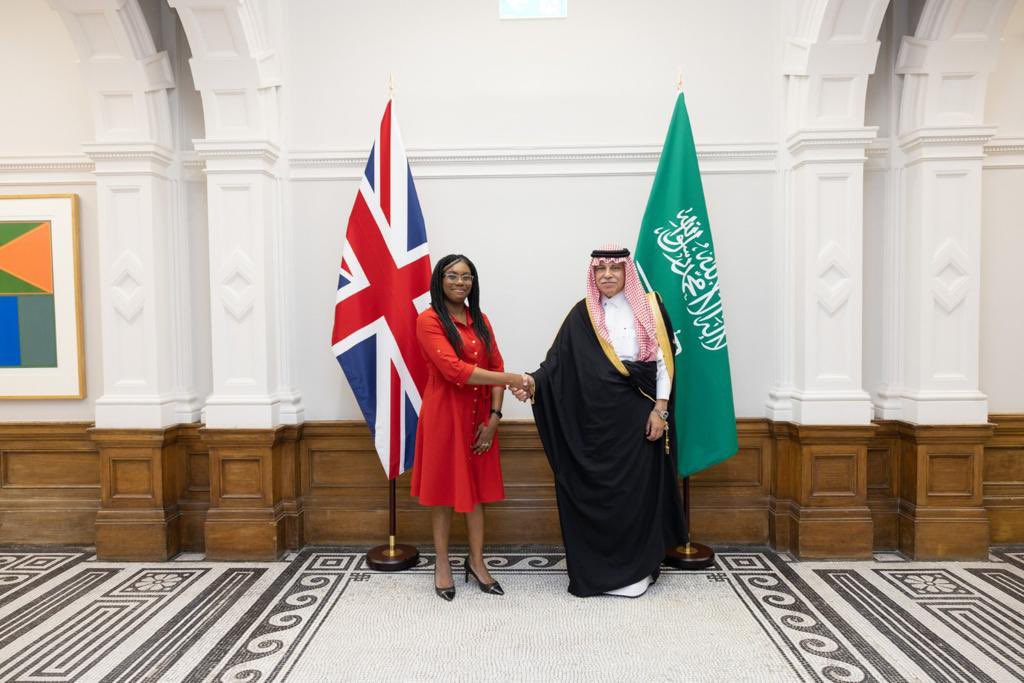 UKAmbKSA's tweet photo. سعدت بوجودي في لندن لحضور اجتماعات مثمرة بين @malkassabi، وزير التجارة و @KemiBadenoch حول اتفاق  التجارة الحرة بين مجلس التعاون و المملكة المتحدة و مع @grantshapps حول طرق تطوير علاقتنا الثنائية في قطاعي الاقتصاد و الثقافة. https://t.co/g7139NboYd