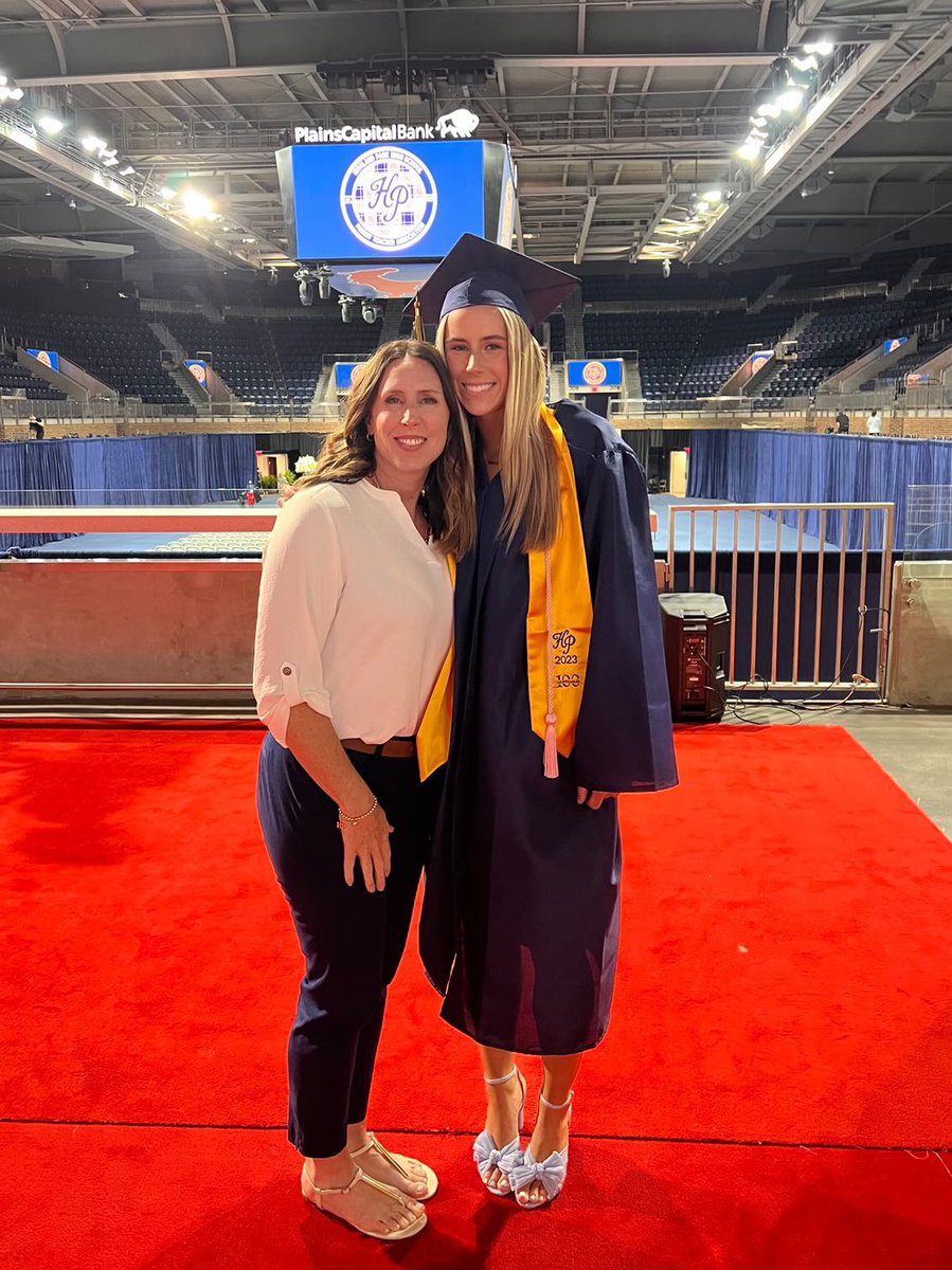 TAVVolleyball's tweet photo. #NewGradAlert: Congrats to #TAV18Black SR @zoewinford6 (Georgia Tech) on her graduation from Highland Park HS! #GoTAV ๐ https://t.co/XVCCdWT9Mz