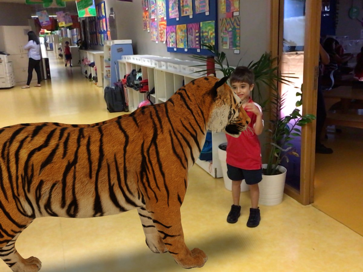 ClareHibbard's tweet image. Our pets came to class. I forgot how much fun 3D animals can be ⁦@DAAElementary⁩