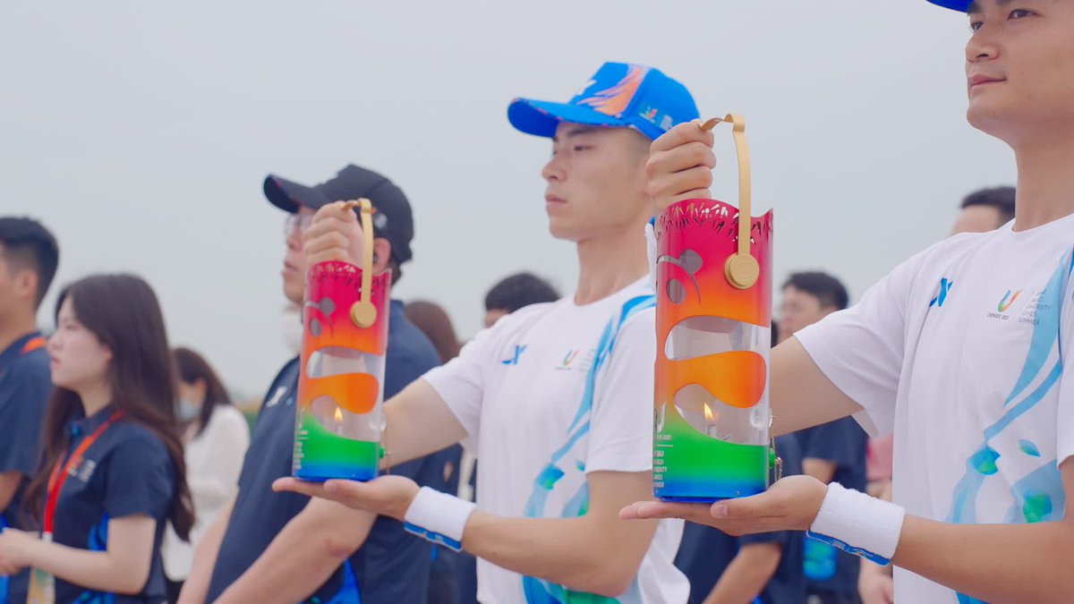 Chengdu2021's tweet photo. Journey begins! π₯ The flame of the #Chengdu2021 #FISUWorldUniversityGames is en route from Chengdu to #Beijing, symbolizing our final steps towards the grand games π
. Big thanks to Sichuan Airlines for their support β. Let the Games countdown commence! β° #Ronghuo
π·οΌι«ζε https://t.co/KMQiAtXEW1