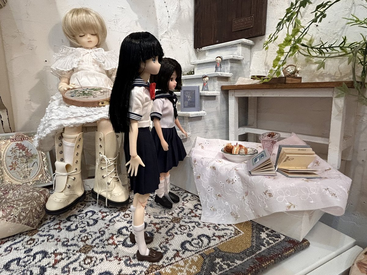 unshumikoto2020's tweet image. 亞鳥舎先生作の👩‍🎓女生徒こけしちゃんも早速連れて点滴堂さんへご来店☕️📕👩‍🎓👩‍🎓
この空間はいつでも行きたくなります💚
#亞鳥舎
#小林しの
#点滴堂
#三鷹