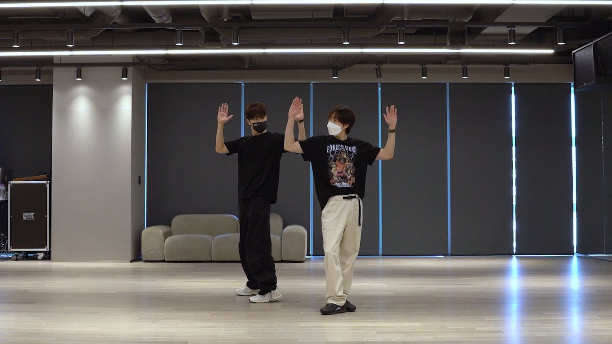 ZHOUMI_official's tweet photo. ZHOUMI 조미 'Mañana (Our Drama) (Feat. 은혁)' Dance Practice

📍https://t.co/BYHLuEK2hy

#조미 #ZHOUMI
#은혁 #EUNHYUK
#Manana #OurDrama https://t.co/C4LRuFCK70